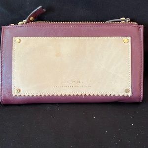 India Hicks wallet